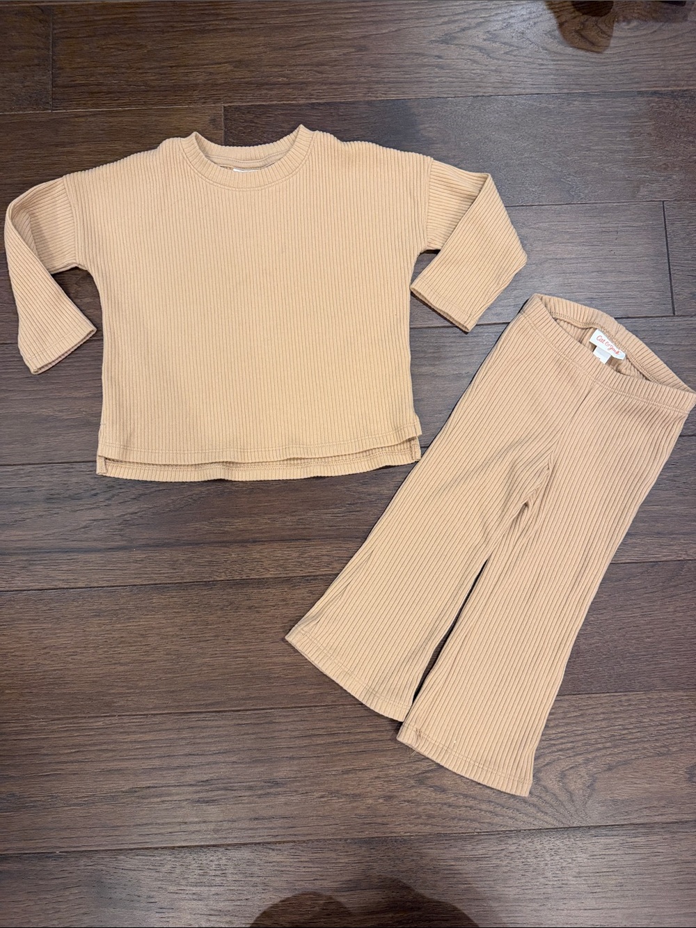 Cat & Jack Ribbed Knit Set in Tan/Brown Size 2T  - C39-158